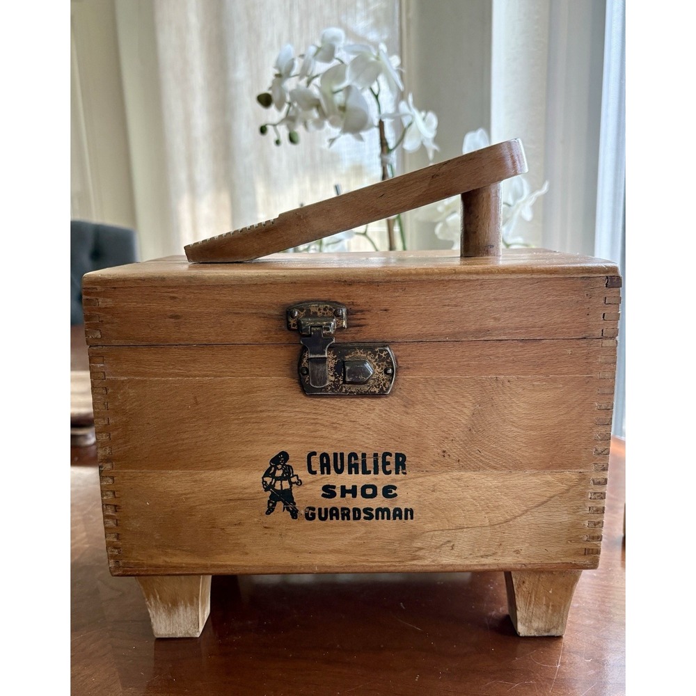 Cavalier Guardsman Vintage Wooden Shoebox Deluxe Shoes Shine Case Dovetail